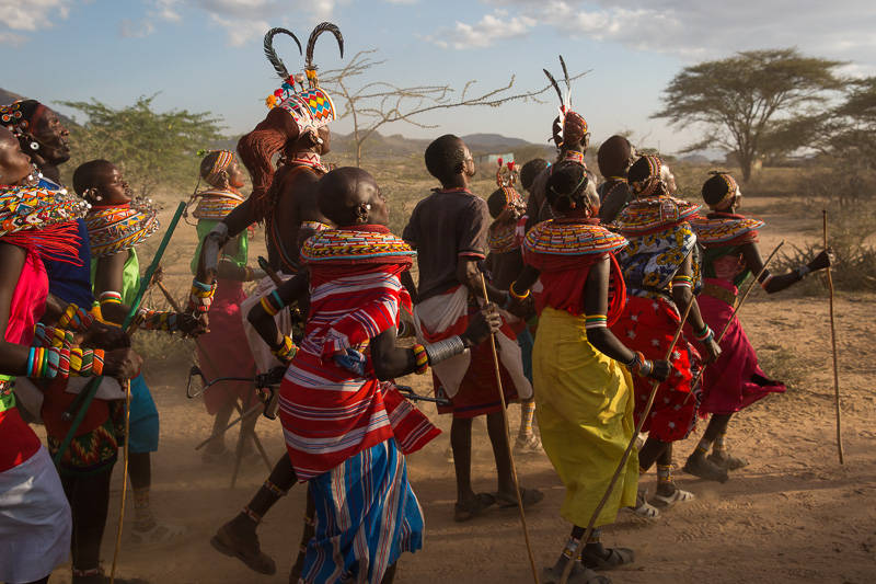 Африканский народ 7 букв. Племя Самбуру Африка Кения. Африканское племя Самбуру. Племя Самбуру Кения. Племя Самбуру семья.